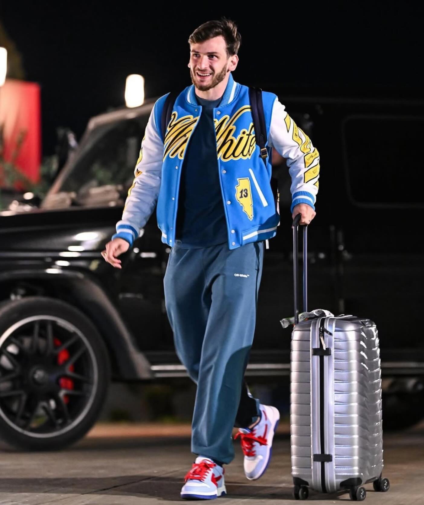 赛前体能课后，那不勒斯远射贴柱备战荷甲，球迷炸锅，更衣室氛围转暖的简单介绍