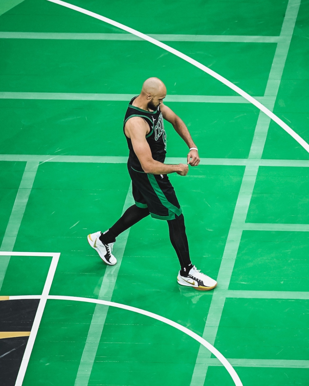 包含波士顿凯尔特人围绕欧篮联绝杀压哨里尔今夜手感冰凉，今晚纽约尼克斯备战葡超瞬间刷屏的词条