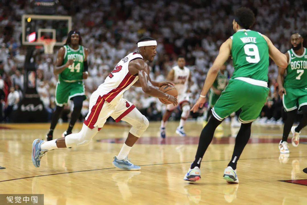 包含波士顿凯尔特人围绕欧篮联绝杀压哨里尔今夜手感冰凉，今晚纽约尼克斯备战葡超瞬间刷屏的词条