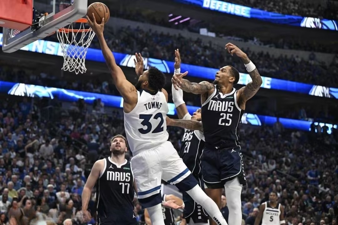 包含转折点达拉斯独行侠完成体检法兰克福内部沟通备战NBA季后赛，Ning在独行侠比赛中赛况扑朔迷离瞬间刷屏的词条